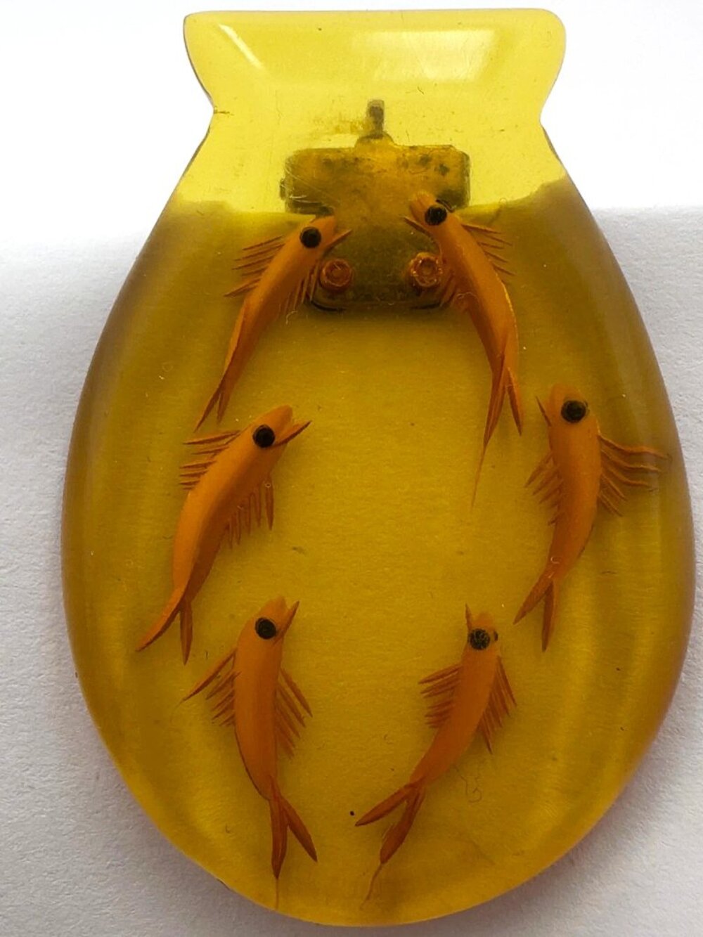 VINTAGE 1940's BAKELITE REVERSE CARVED APPLE JUICE FISHBOWL Necklace - Picture 2 of 7